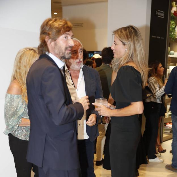 Por qué todos queremos saber quién es la misteriosa y guapísima amiga rubia del juez Santiago Pedraz (tras su ruptura con Esther Doña)