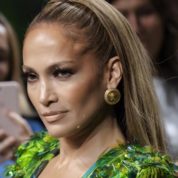 Mezclar la base de maquillaje con el sérum, el truco fácil que alisa la piel y la deja más luminosa y rejuvenecida