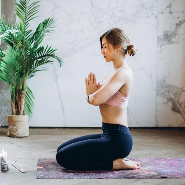 Yoga restaurativo: la variante lenta y pasiva para todas las edades que quita el estrés