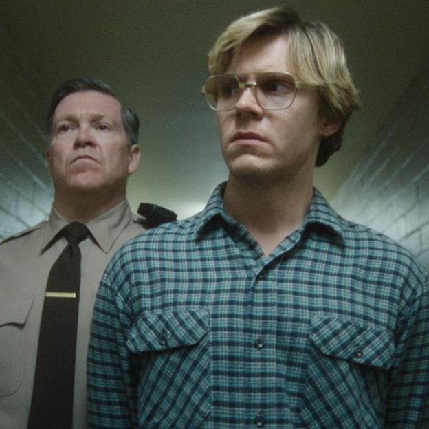 Las crisis del actor Evan Peters: relación violenta con la sobrina de Julia Roberts, éxito y un futuro incierto despúes de interpretar a Jeffrey Dahmer