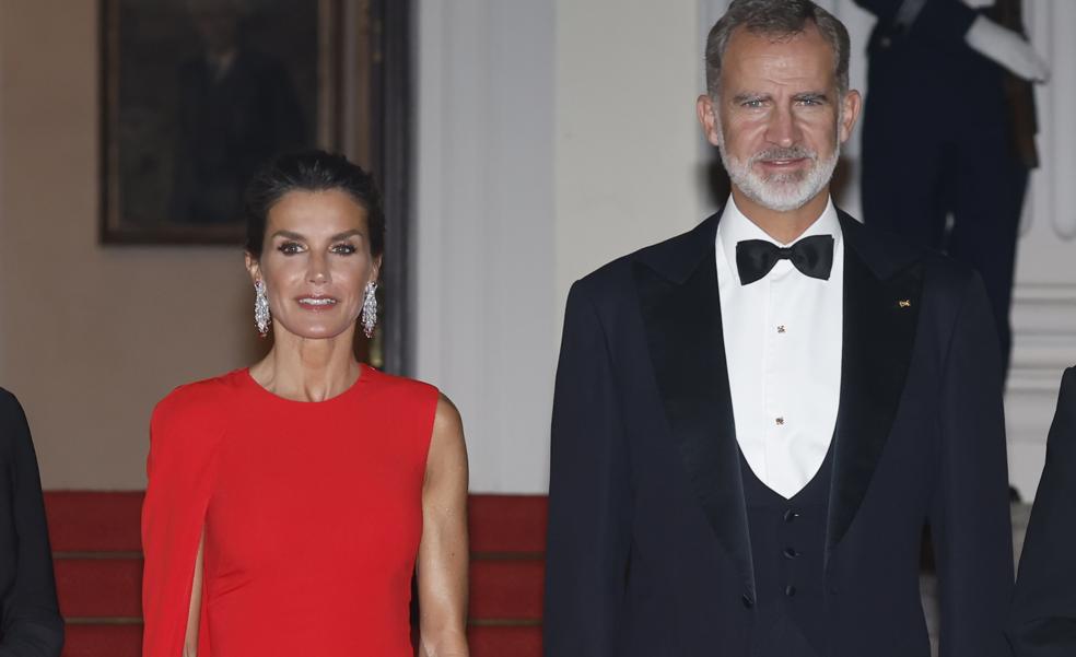 La reina Letizia se pone otra vez su más espectacular y mítico vestido rojo para deslumbrar en la cena de gala de Alemania