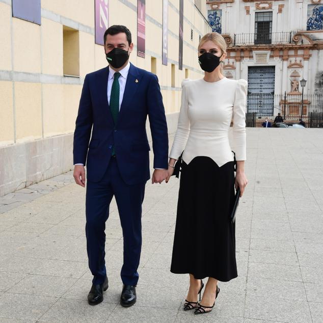 Los looks de invitada perfectos de Manuela Villena, la «primera dama» con más estilo que tienes que fichar