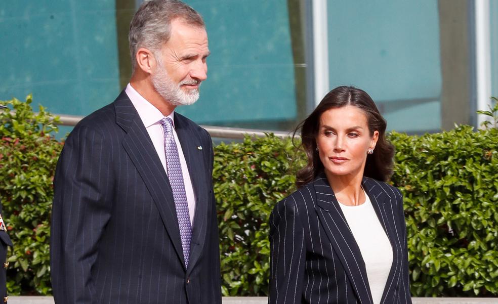 Mango tiene la versión barata del traje de raya diplomática de la reina Letizia que tanto favorece