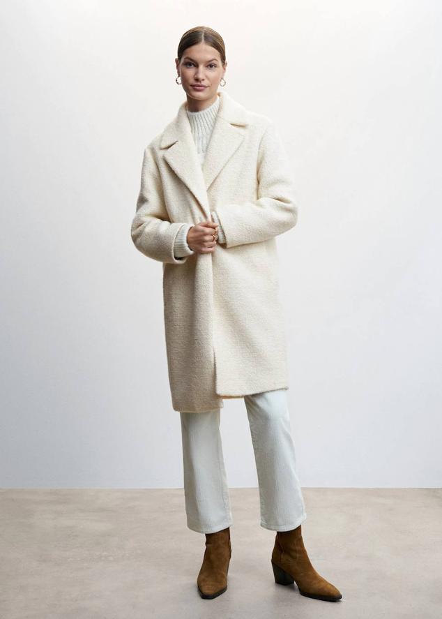 Esta temporada necesitas un elegante abrigo blanco que rejuvenece el look y combina con todo
