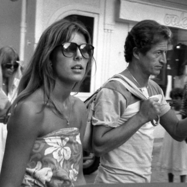 La princesa Carolina de Mónaco con Philippe Junot, su primer marido, en una imagen de 1980./gtres
