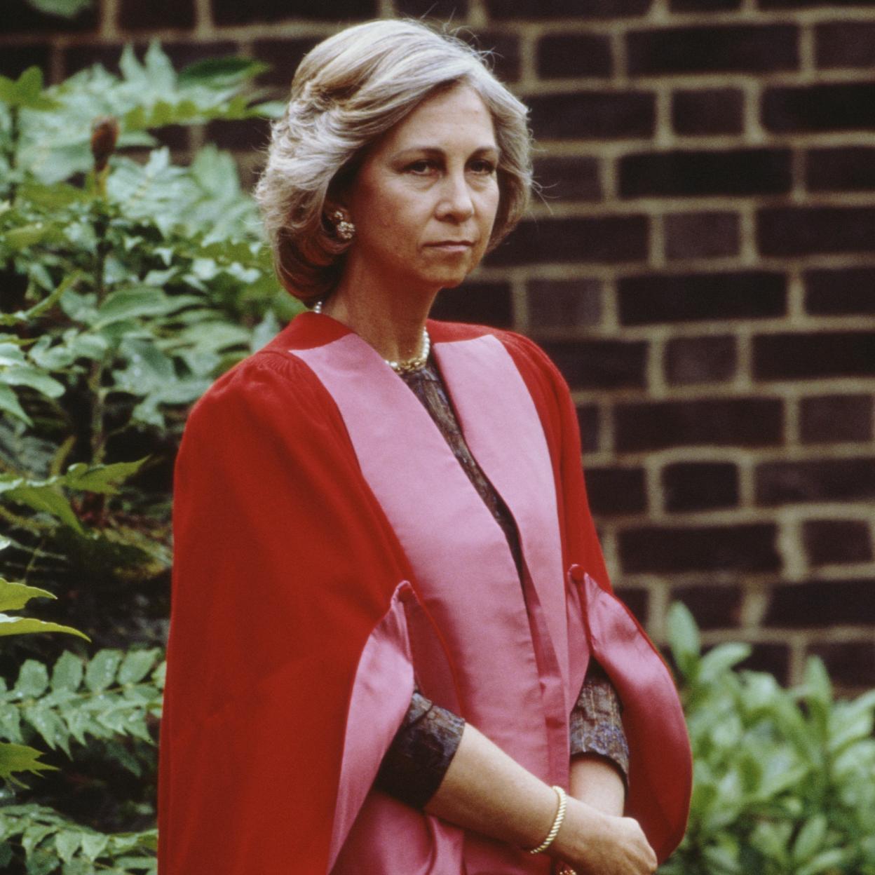 La Reina Sofía en la Universidad de Cambridge, en 1988./getty