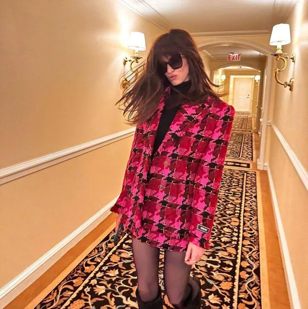 la versión low cost de la favorecedora chaqueta de Anne Hathaway que más rejuvenece a los 50 Mujer Hoy