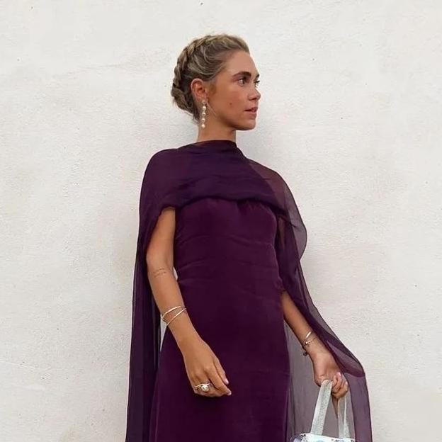 Marta Ortega sorprende con la capa más elegante y preciosa que puedes encontrar en Zara