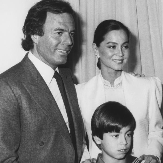 Quién es Elvira Olivares (la Seño), la niñera testigo de la mala relación de Julio Iglesias y su hijo Enrique