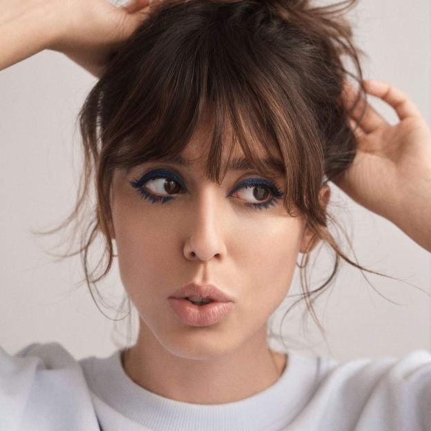 Olvídate del negro y el marrón, los eyeliners azules consiguen quitar 10 años a la mirada y hacerla más luminosa