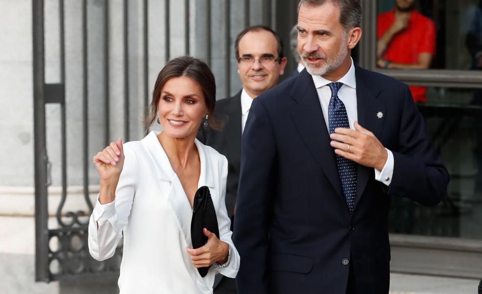 La importante cita de los reyes antes de los Premios Princesa de Asturias: inauguran la temporada de ópera en el Teatro Real (y Letizia llevará uno de sus mejores looks del otoño)