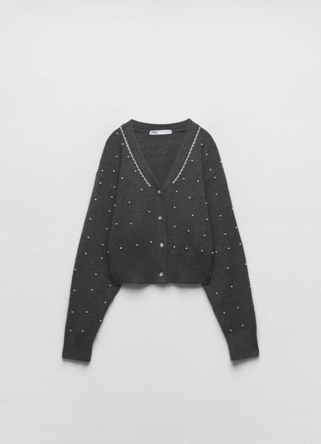 Chaqueta de perlas de Zara, 35,95€.