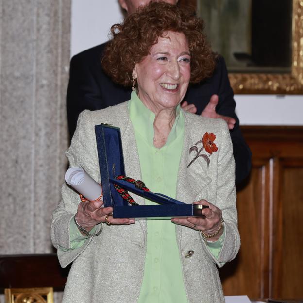 La condesa de Gisbert, aristócrata e historiadora, recibe el Premio de Historia Órdenes Españolas.