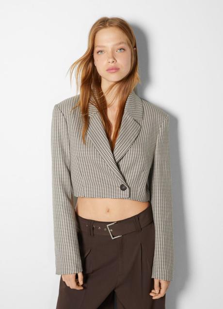 Blazer cropped de Bershka, 35,99€.