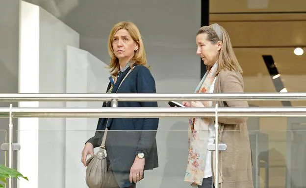 La infanta Cristina y Cristina de Borbón-Dos Sicilias juntas de compras.