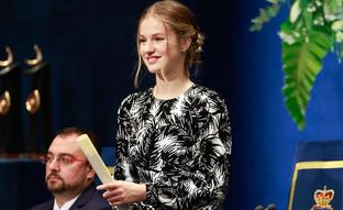 Leonor se hace mayor en su cuarto discurso en los premios Princesa de Asturias: «Los jóvenes somos conscientes de que la situación actual no es fácil»