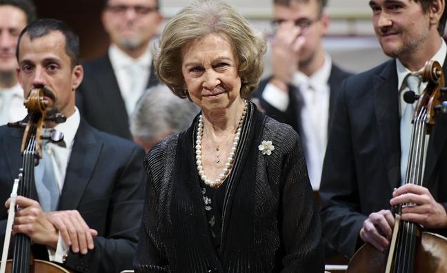 La reina Sofía ha cumplido 84 años sola en Zarzuela, separada del rey emérito Juan Carlos, preocupada por su hermano Constantino y sin su nieta favorita a su lado