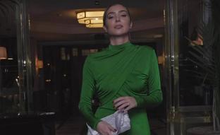 Este es el agotadísimo vestido verde favorecedor y sofisticado que causa furor en Instagram