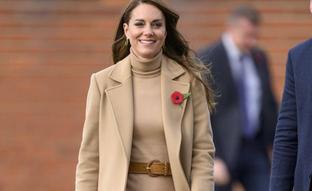 El elegantísimo abrigo camel de Kate Middleton que puedes encontrar en Zara sienta genial y combina con todo