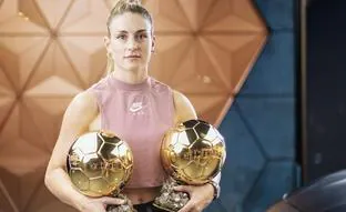 Alexia Putellas, la mejor futbolista del mundo, tras conseguir su segundo Balón de Oro consecutivo: «Me resisto a asimilar lo que he ganado. Eso sería conformarme»