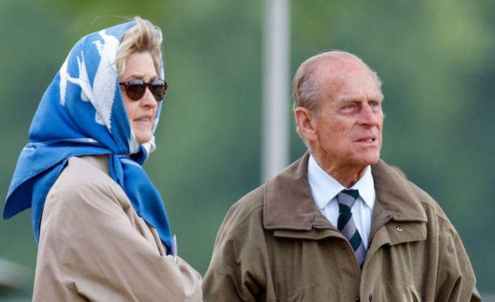 Quién es lady Penny Brabourne la amiga íntima de Felipe de Edimburgo que consintió la reina Isabel II y (cuya tragedia enfurece a los seguidores de The Crown)