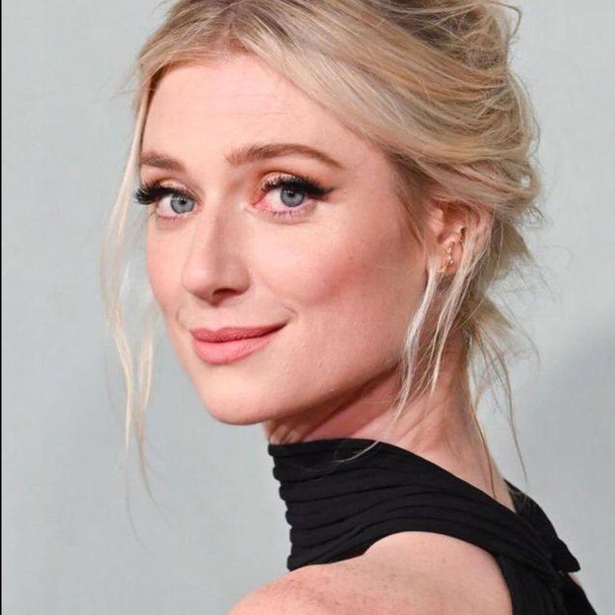 La piel suave, luminosa y tersa de Elizabeth Debicki la conseguirás con estos tratamientos bifásicos/@MARYWILESMAKEUP