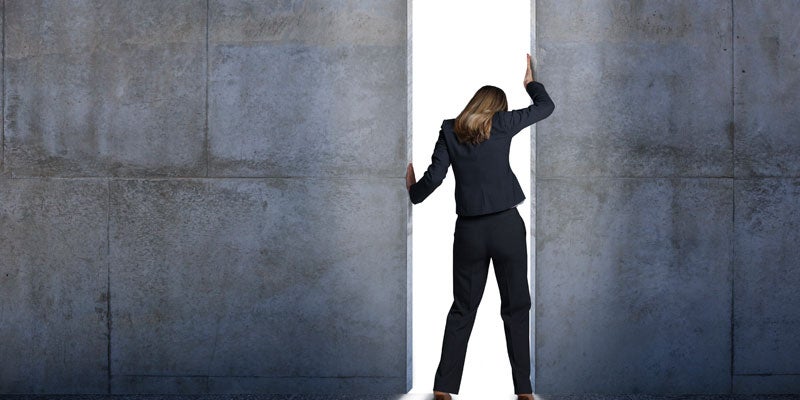 El lado oscuro de la jornada de trabajo híbrida: por qué el teletrabajo parcial perjudica más a las mujeres