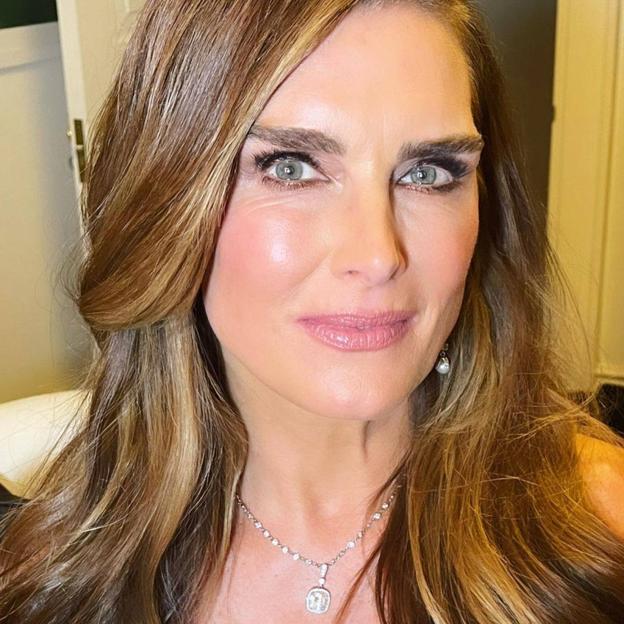 Las incónicas cejas de Brooke Shields se consiguen con estos sérums