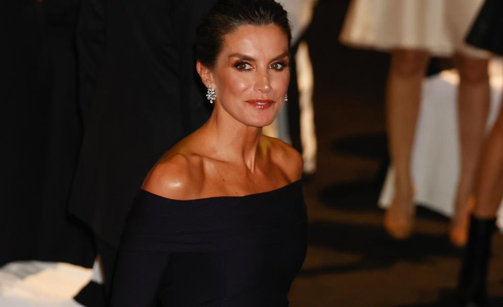 El truco del maquillaje antiedad de la reina Letizia es una sombra de ojos que levanta y rejuvenece la mirada