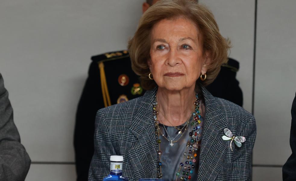 Hemos encontrado en Zara la blazer de la reina Sofía más elegante y ponible de su último look rejuvenecedor