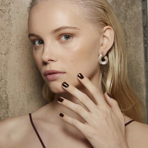 Esmaltes peel-off: la manicura rápida que protege tus uñas