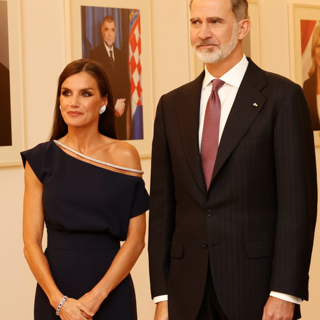 Mango, Bershka y Pull&Bear: tres trajes baratísimos idénticos al look de oficina favorito de la reina Letizia