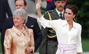Las lecciones que Rania de Jordania aprendió de su suegra, la princesa Muna