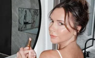 Los parches de ojos antifatiga de la marca favorita de Victoria Beckham que eliminan ojeras y bolsas