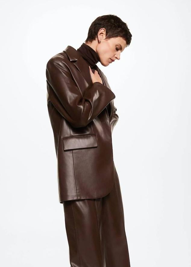 Las americanas de efecto piel más elegantes del otoño que rejuvenecen tu armario