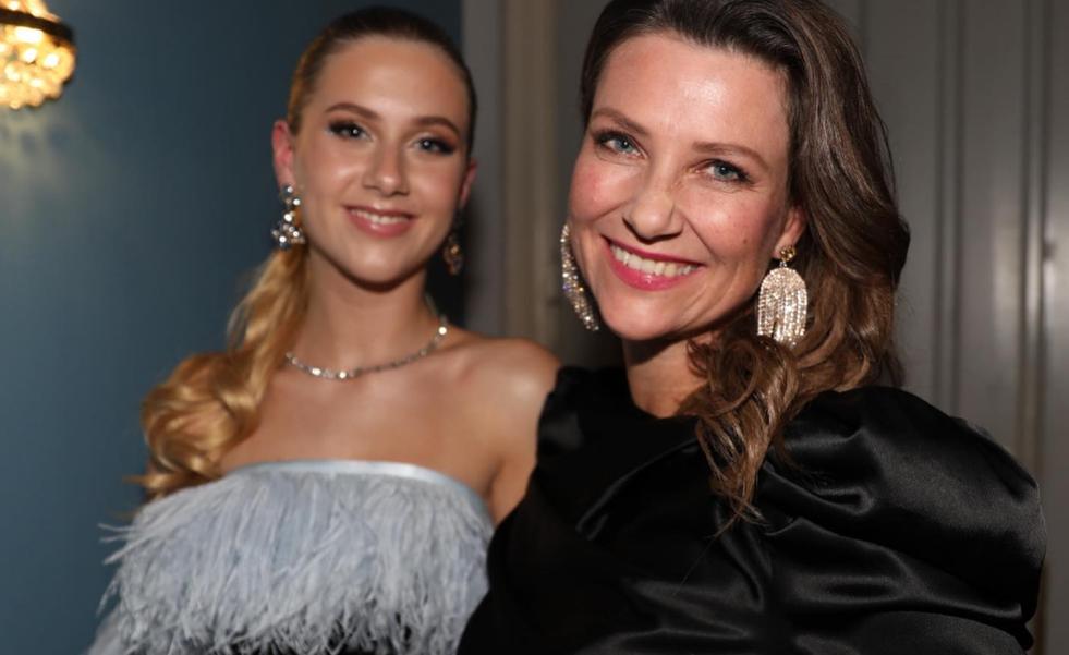 Quién es Leah Isadora, la hija de Marta Luisa de Noruega (la royal más polémica, casada con un chamán) que irá esta noche al Baile de Debutantes de París