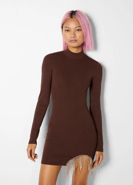 Bershka la nueva versión en marrón chocolate del vestido con flecos joya más de Zara | Mujer Hoy