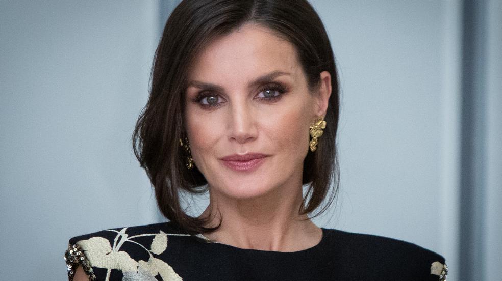 Por qué la reina Letizia convierte el premio Francisco Cerecedo en el momento más espectacular de su agenda oficial: sus looks polémicos y peinados virales 