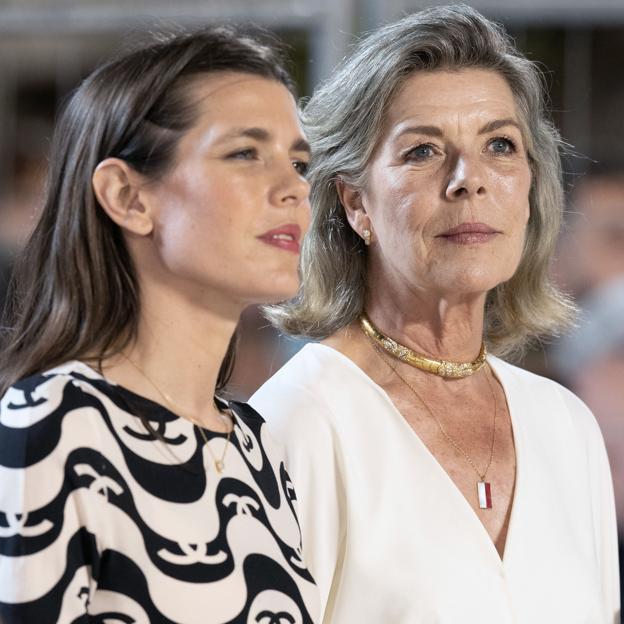Hemos encontrado la versión asequible del total look en rosa más elegante en París de Carlota Casiraghi