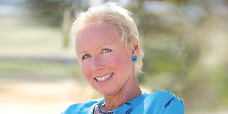 Sarah Lark, la autora superventas de novelas exóticas que susurraba a los caballos