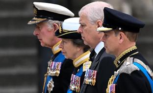 Los hermanos del rey Carlos III bajo la lupa: la princesa Ana y el príncipe Eduardo, recién ascendidos, provocan el enfado del rey (y de los medios)