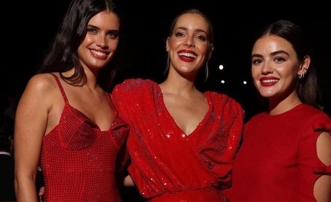 Seis vestidos de fiesta rojos muy elegantes que son perfectos para la Navidad