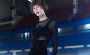 Las más elegantes agotarán este vestido de fiesta negro preciosísimo de Sfera que cuesta menos de 40 euros