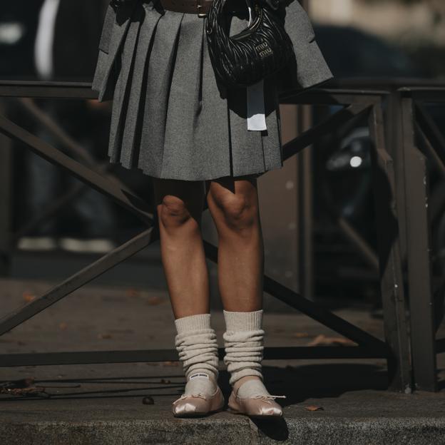 Las bailarinas con brillos de Zara Kids que cuestan menos de 20 euros y son perfectas para un look de fiesta cómodo