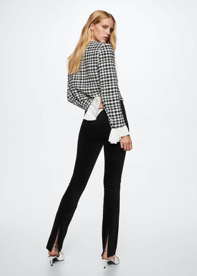 Pantalones split que estilizan con botines, como los que lleva la reina Letizia