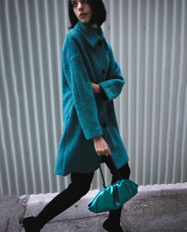 Los abrigos en tejido bouclé elegante, agradables y calentitos que más se llevan