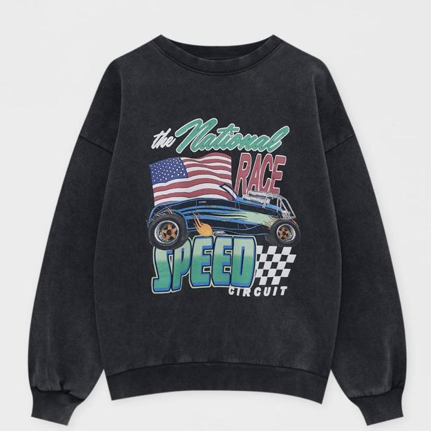 La sudadera rockera de Pull&Bear que ha enamorado a Claudia Parrast.