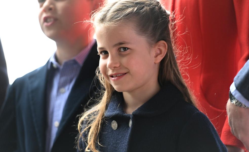 Kate Middleton viste a su hija de Sfera: el look low cost de la princesa Charlotte en la felicitación de Navidad de los príncipes de Gales