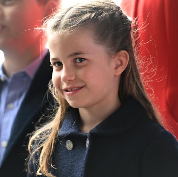 Kate Middleton viste a su hija de Sfera: el look low cost de la princesa Charlotte en la felicitación de Navidad de los príncipes de Gales