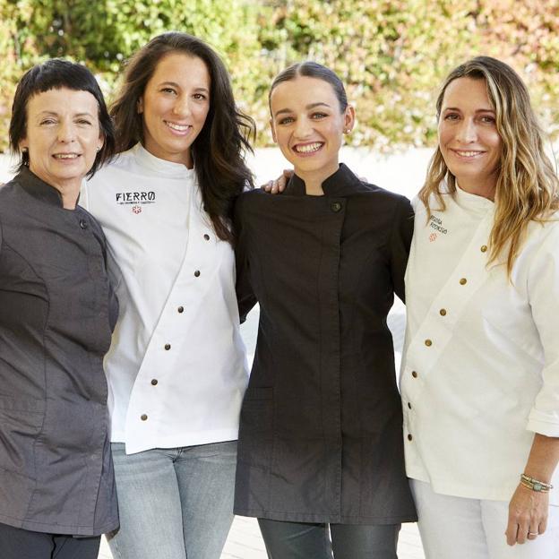 De izquierda a derecha, Fina Puigdevall, Carito Lourenço, Martina Puigvert, hija de Fina, y Begoña Rodrigo.